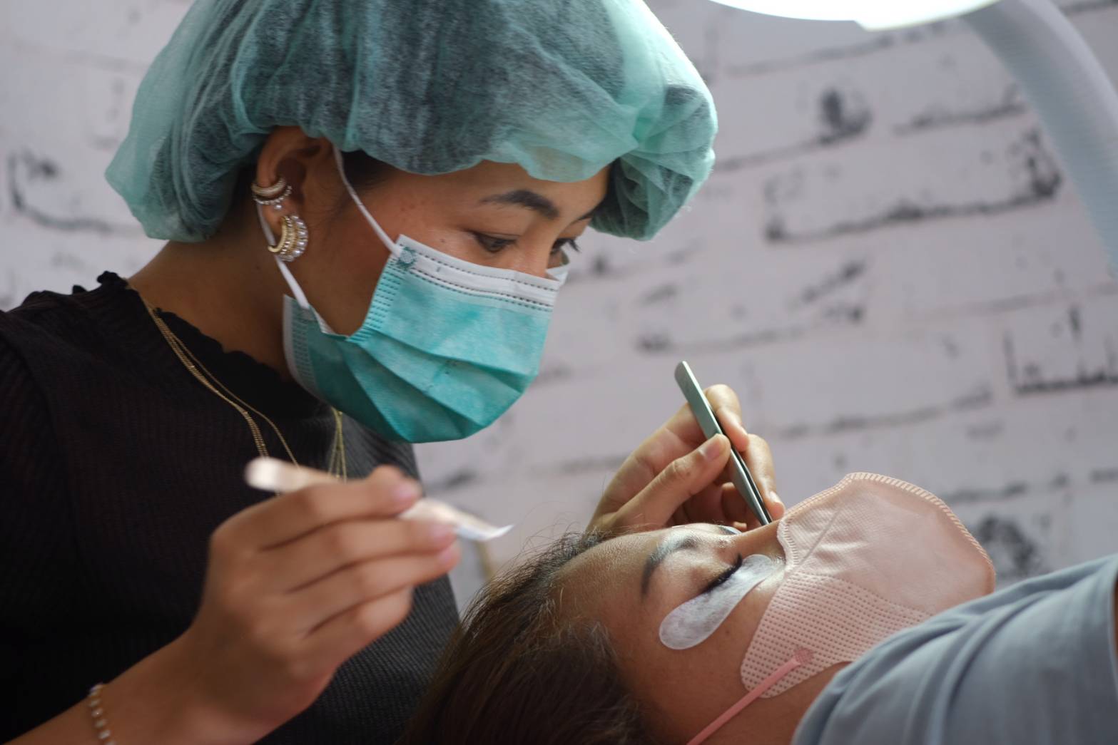 Lash extensions on live model